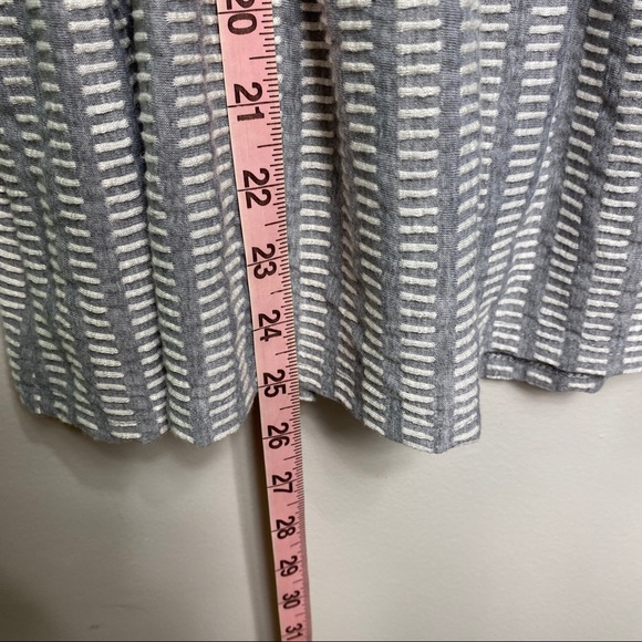 Flowy Ruffle Bottom Striped Textured Medium - Picture 5 of 6